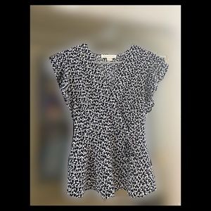 •• Flouncy Top ••